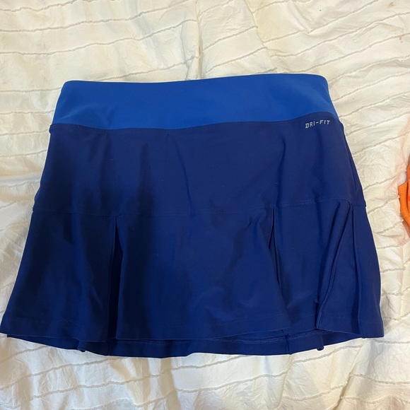 Blue Nike tennis skirt - Picture 3 of 3